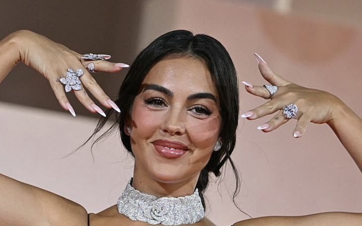 Cardi B: Từ làm vũ công thoát y năm 16 tuổi đến rapper nổi loạn siêu giàu - Ảnh 7.