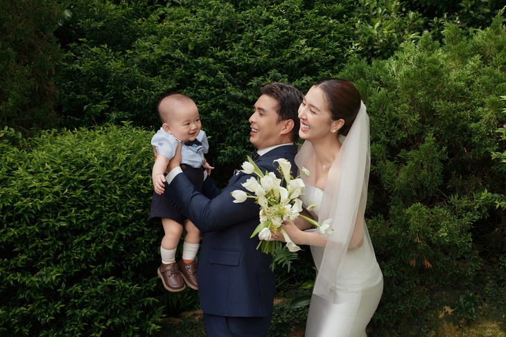 'Khách mời' đặc biệt trong ảnh cưới của Hồ Quang Hiếu và Tuệ Như - Ảnh 2.