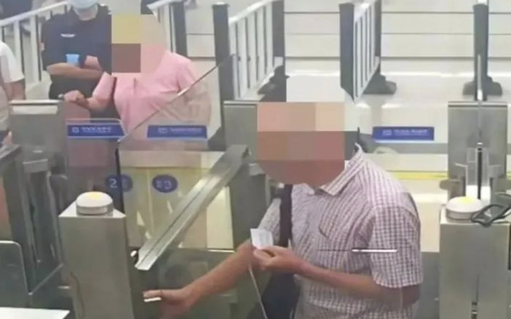 Ông chủ 'sộp ơi là sộp', tặng iPhone 17 cho cả công ty - Ảnh 4.