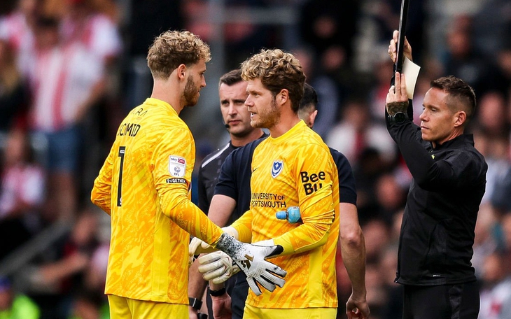 Fan rần rần phát hiện sao Man Utd cấy tóc - Ảnh 4.