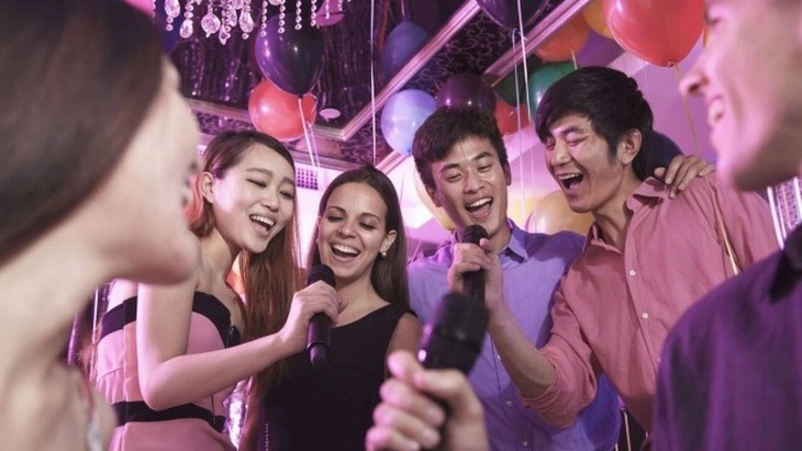 Gen Z đốt calo bằng… karaoke: Trào lưu mới hay chỉ là ảo tưởng? - Ảnh 1.
