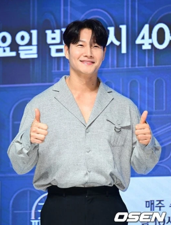 Heechul uất ức vì không được mời cưới, Kim Jong Kook lạnh lùng phán một câu khiến dư luận dậy sóng  - Ảnh 2.