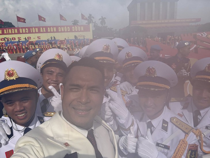 Một nam nghệ sĩ 'có hình mà không có miếng', một nam nghệ sĩ 'có tiếng mà không có hình' - Ảnh 1.