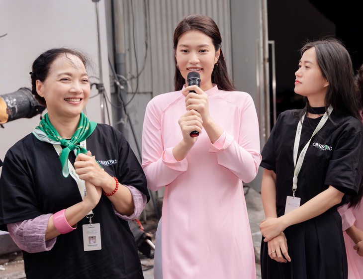 Hoa hậu Thiên Ân và bước tiến trên màn ảnh rộng, được Thu Trang, Trấn Thành hết lời khen ngợi   - Ảnh 1.