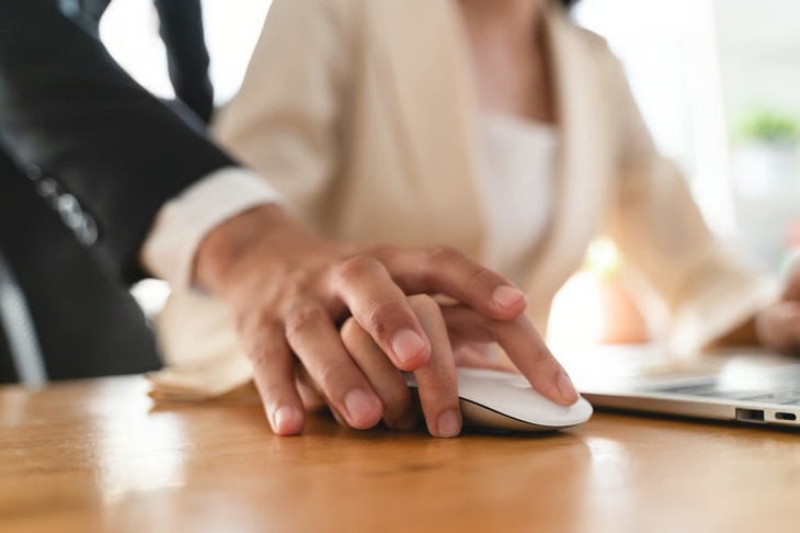 Nữ tổng tài yêu cầu vợ nhân viên: 'Hãy cầm lấy 11 tỉ và rời xa anh ấy' - Ảnh 1.