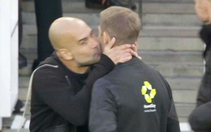 Nhà vô địch đi bộ thế giới tìm lại được nhẫn cưới mất trên đường đua - Ảnh 5.