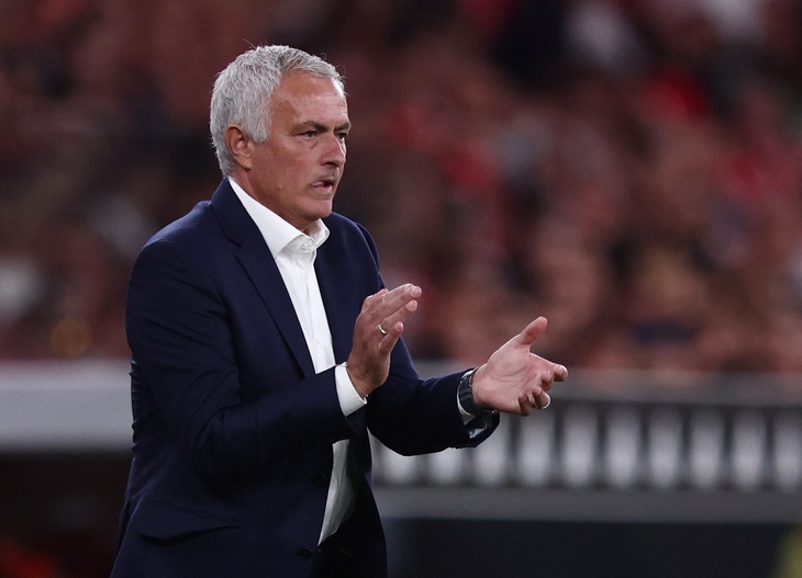 Jose Mourinho và ‘vụ làm ăn lỗ vốn’ mang tên Benfica - Ảnh 1.