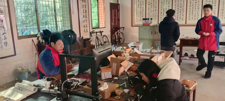 Nam sinh tự chế tên lửa từ vật liệu giá rẻ - Ảnh 3.