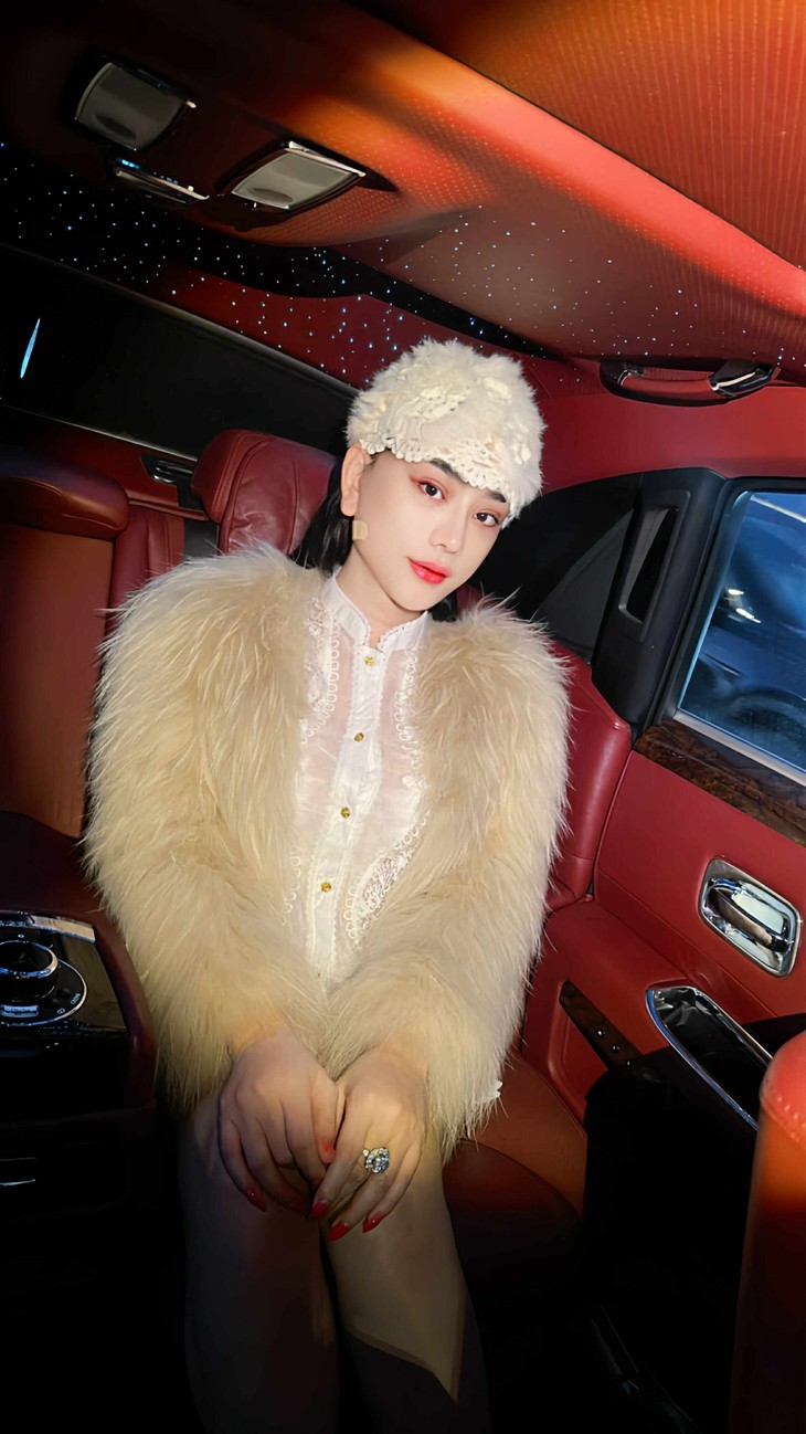 Lâm Khánh Chi thẩm mỹ lần 10, chi 600 triệu sang Trung Quốc căng cổ thiên nga  - Ảnh 2.