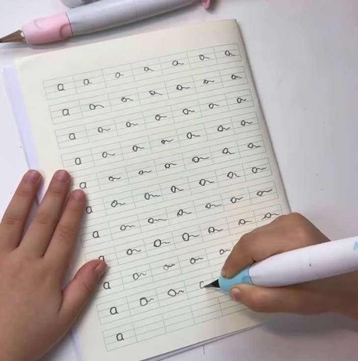 Ảnh vui 25-9: 'Sự tiến hóa' của chữ A - Ảnh 1.