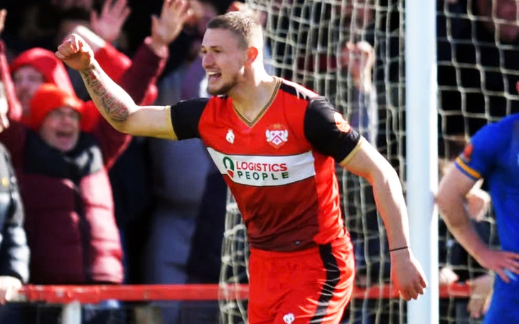 Những màn ăn mừng ‘thảm hoạ’ trong bóng đá - Ảnh 3.