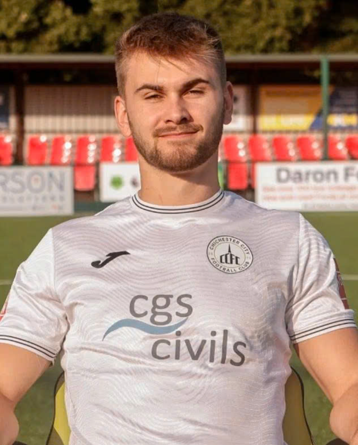 Fan kêu gọi bỏ ‘bức tường tử thần’ sau tai nạn của cựu cầu thủ Arsenal - Ảnh 1.