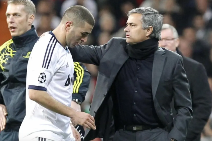 Mourinho ‘cầu viện’ Benzema trở lại châu Âu - Ảnh 1.