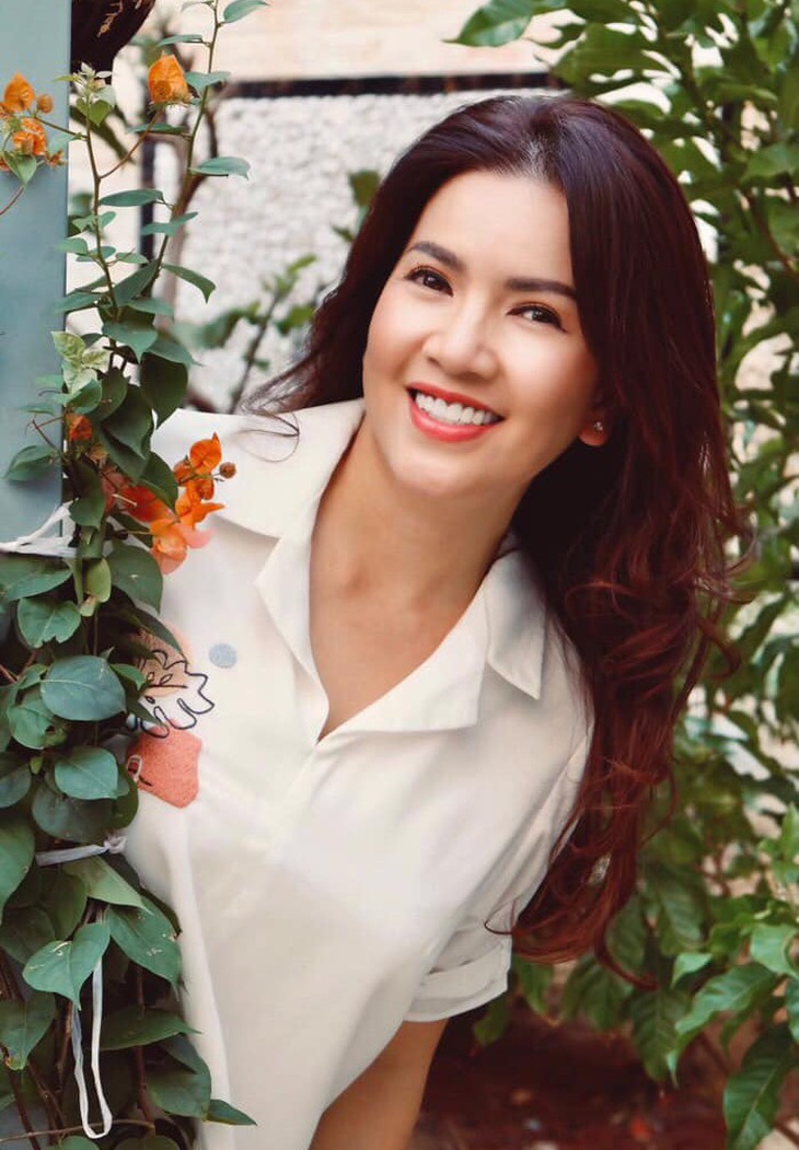 Ngọc Trinh 'Mùi ngò gai' trong mắt đồng nghiệp: Người chị luôn tươi cười và hết mình với nghề - Ảnh 3.