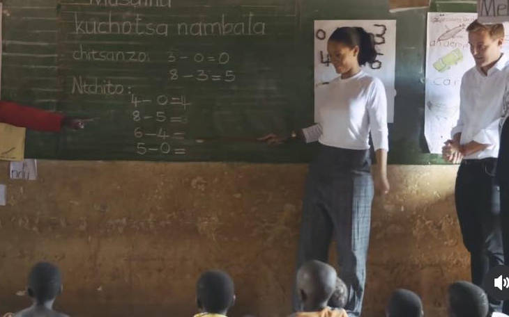 Chàng trai xây tàu điện ngầm cho... mèo  - Ảnh 5.