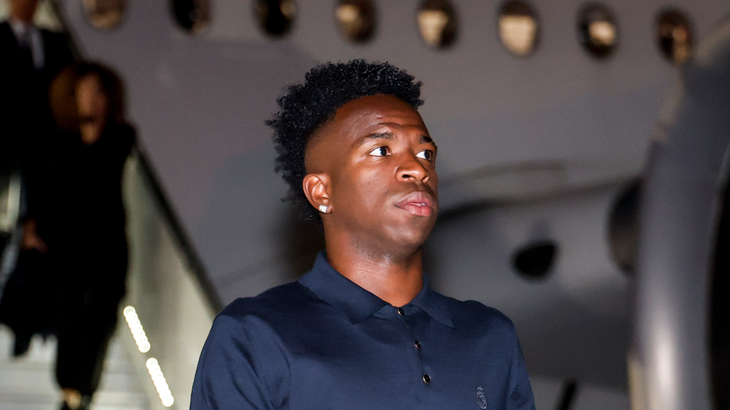 Chuyến bay 7.000km ‘giải cứu tinh thần’ cho Real Madrid - Ảnh 1.