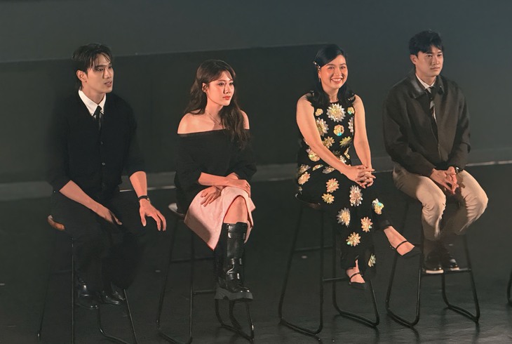 Uyển Ân mắc cỡ vì cảnh nóng, sợ anh trai Trấn Thành nhắc nhở - Ảnh 1.