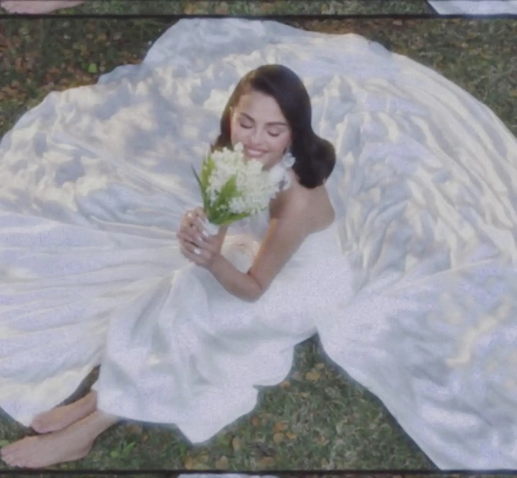 Bí mật sau bó hoa cưới của Selena Gomez - Ảnh 1.