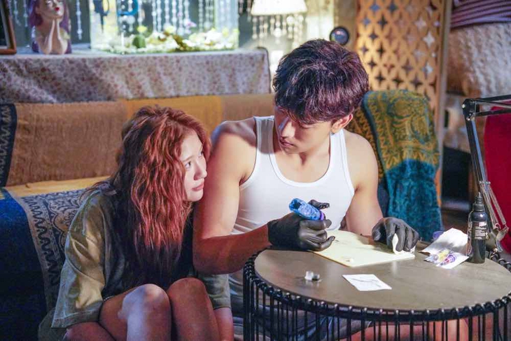 Uyển Ân mắc cỡ vì cảnh nóng, sợ anh trai Trấn Thành nhắc nhở - Ảnh 2.