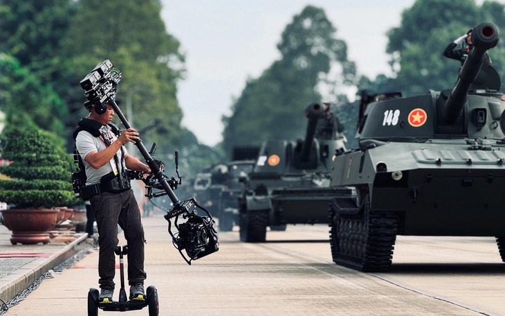 Con cả tỉ phú giàu nhất thế giới Elon Musk phải đi ở trọ - Ảnh 3.