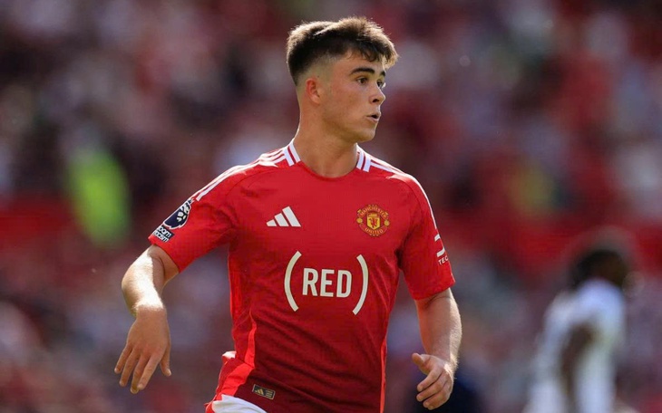 Fan Liverpool lập kỷ lục Guinness với hơn 1.047 áo đấu ‘Lữ đoàn đỏ’ - Ảnh 3.