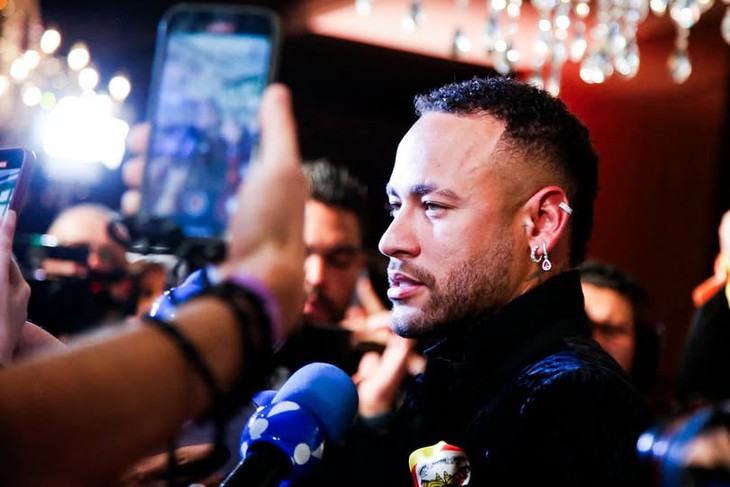 Người lạ để Neymar thừa kế 1 tỉ USD: Dân mạng 'xin vía' - Ảnh 1.