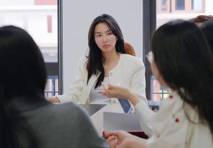 Thùy Tiên ký hợp đồng 'chạy làng' để thoát vai trò cổ đông kẹo Kera - Ảnh 3.