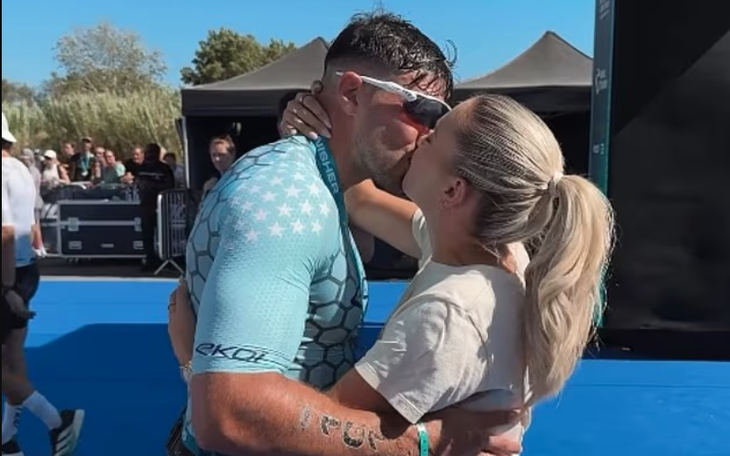 Nữ võ sĩ Brazil tự làm mình gãy tay trên sàn đấu - Ảnh 2.