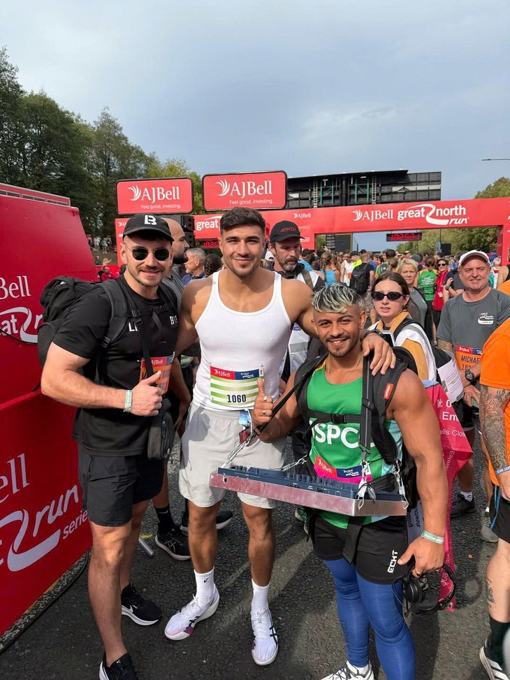 DJ Shakeil Luciano mang ‘sân khấu di động’ chạy bán marathon - Ảnh 1.