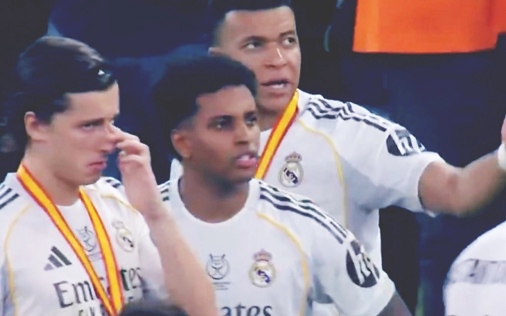 Nữ tuyển thủ Pháp không thể ra mắt CLB West Ham chỉ vì chiếc khuyên tai - Ảnh 5.