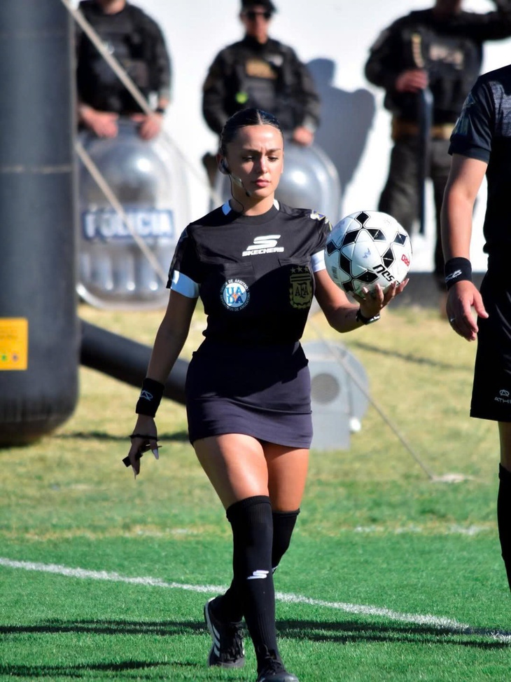 nữ trọng tài - Ảnh 1.