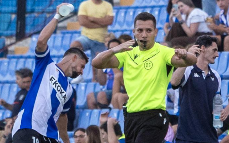 CĐV Strasbourg nổi giận vì HLV Liam Rosenior sang Chelsea - Ảnh 3.