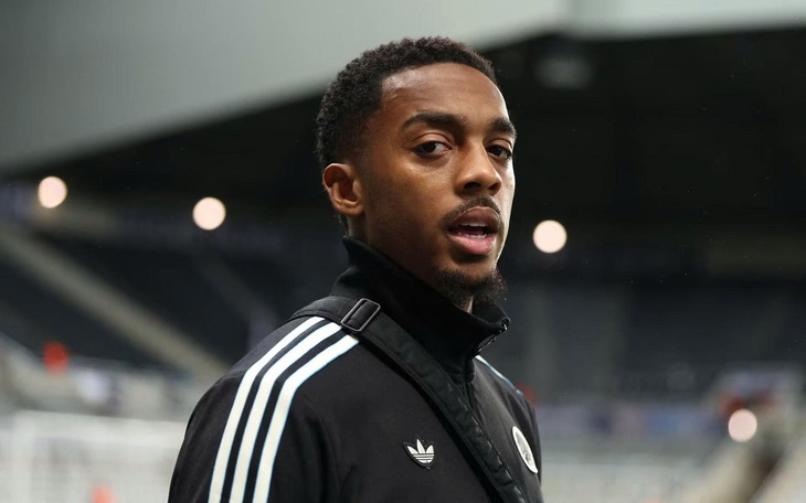 CĐV Strasbourg nổi giận vì HLV Liam Rosenior sang Chelsea - Ảnh 5.