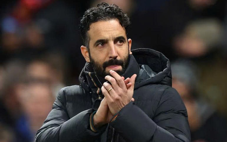 CĐV Strasbourg nổi giận vì HLV Liam Rosenior sang Chelsea - Ảnh 4.