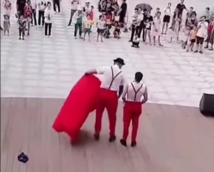 Những màn ảo thuật bị lật tẩy bởi góc quay trên cao - Ảnh 13.