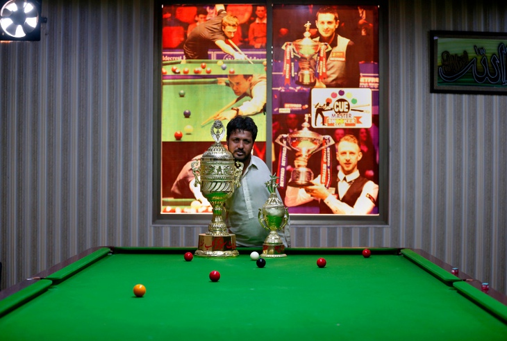 Ikram vô địch mấy giải bi-a nhờ cằm của mình rồi chứ không giỡn