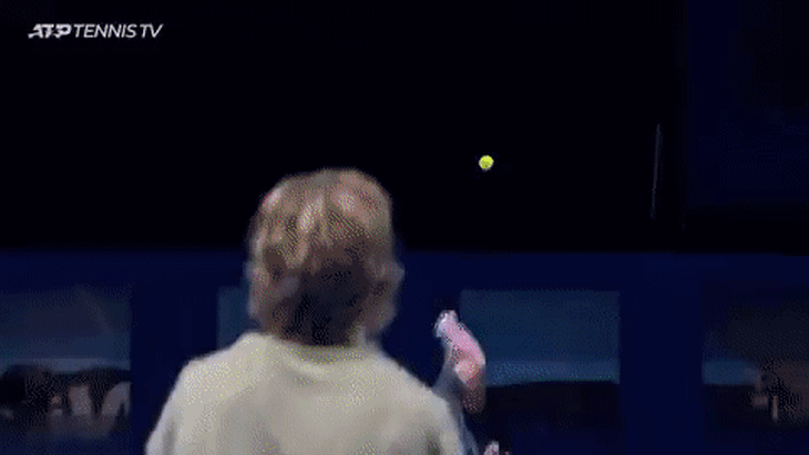 Một cú serve hay của Nadal trong trận với Rublev.