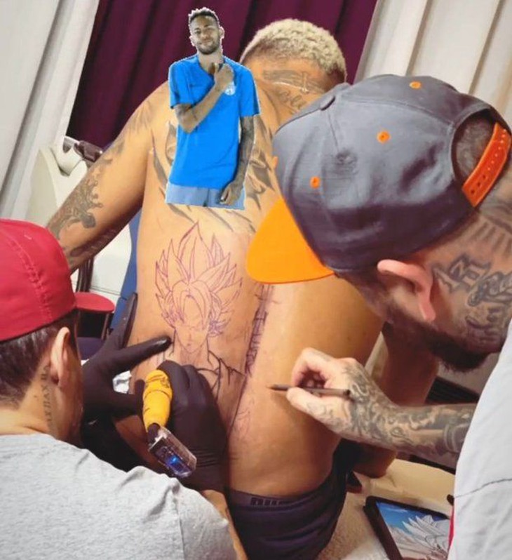 Neymar với hình xăm Son Goku khá to sau lưng