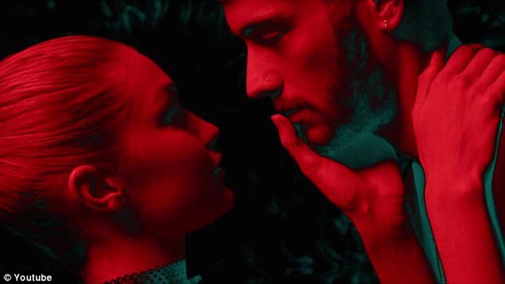 Zayn Malik và&nbsp;Gigi Hadid 'khóa môi' trong clip nhạc&nbsp;Pillowtalk