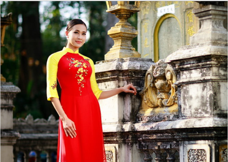 Ngắm hoa hậu Dương Mỹ Linh trong áo dài Sắc Xuân