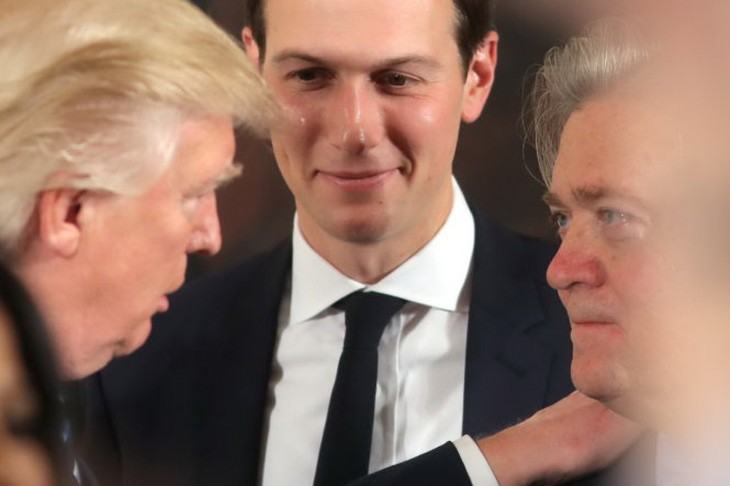 Kushner (giữa) được coi là người chiến thắng trong cuộc đấu quyền lực với Bannon (phải)-Reuters