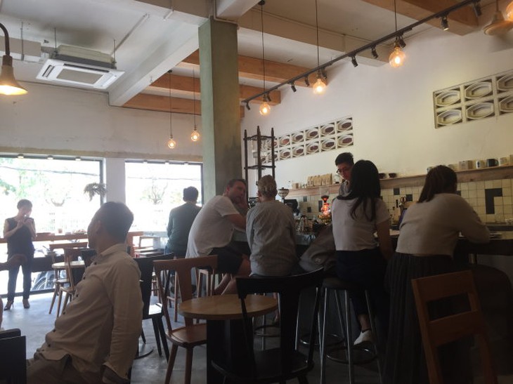 Quán cà phê bên trong 133 Cô Bắc