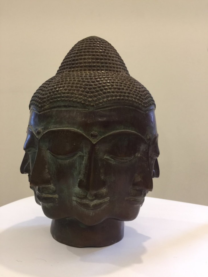 Tượng Phật tám mặt ở Bali, Indonesia