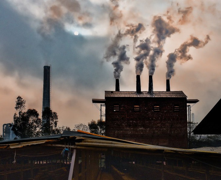 Ống khói lò gạch ở huyện Lâm Thao, Phú Thọ. Ảnh: Nguyễn Vũ Hậu