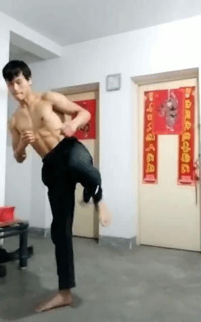 Có sống lại, Lý Tiểu Long cũng cạn lời với truyền nhân tự nhận