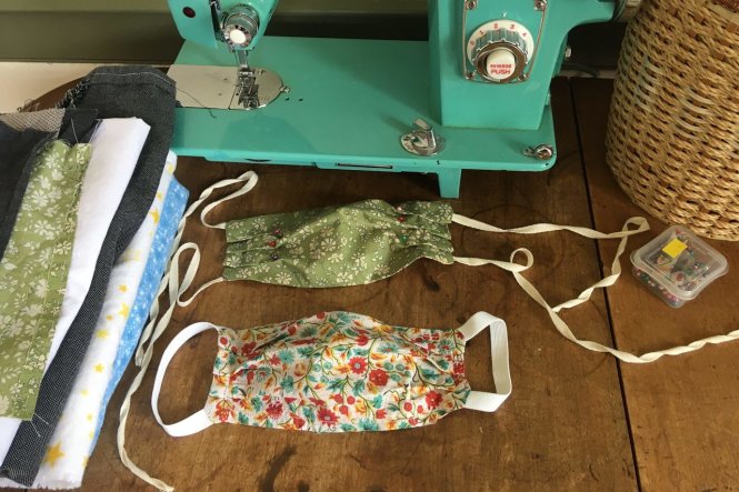 Những chiếc khẩu trang khâu tay sẽ được đưa vào Bảo tàng Lịch sử xã hội New York.