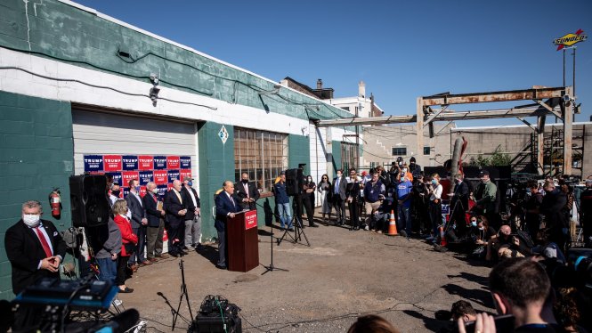 Toàn cảnh vụ họp báo “triệu bất tường” của ông Giuliani. Ảnh: Getty Images