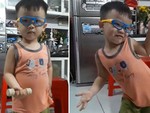 Bé trai 3 tuổi tập tạ cực sung