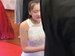 Bạn gái cũ đòi chú rể hủy hôn ngay trong đám cưới