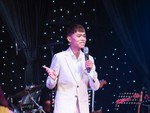 Hồ Văn Cường hát 'Tình cha' cực ngọt trong minishow đầu tiên